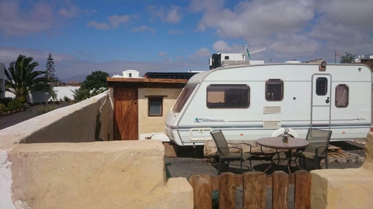Caravan Apartment Tinajo Eksteriør bilde
