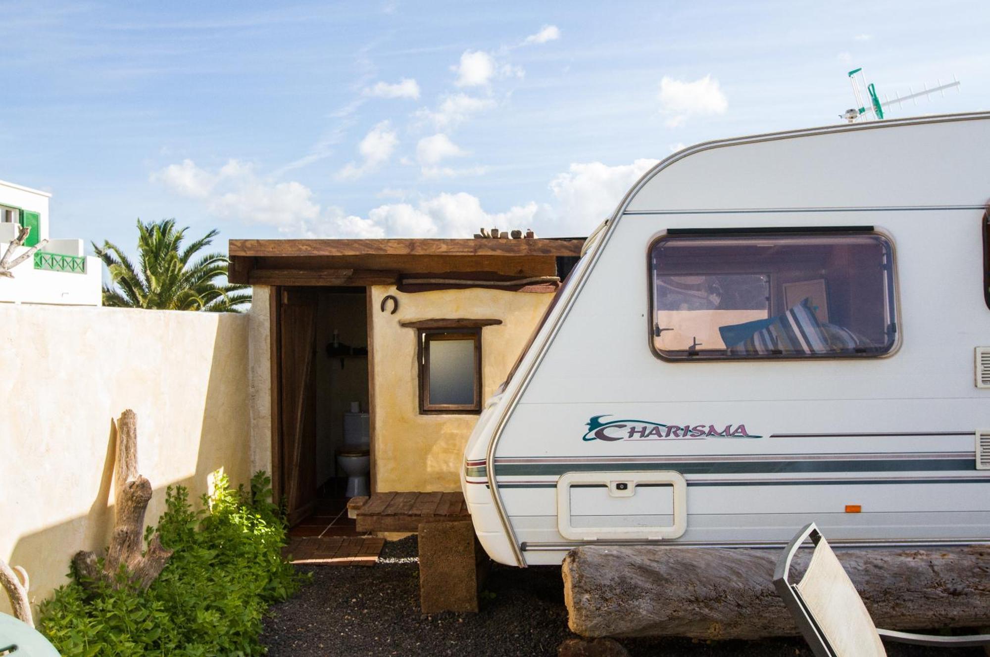 Caravan Apartment Tinajo Eksteriør bilde