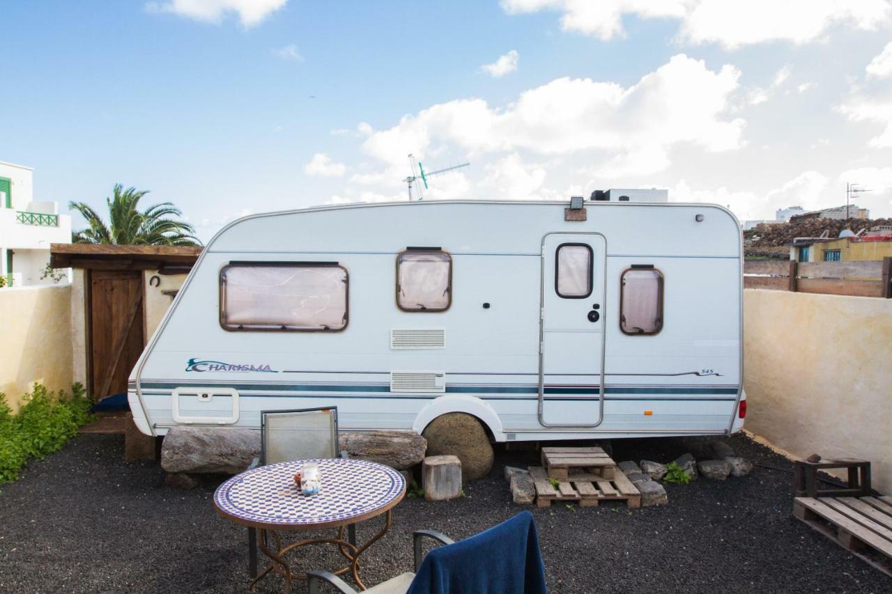 Caravan Apartment Tinajo Eksteriør bilde