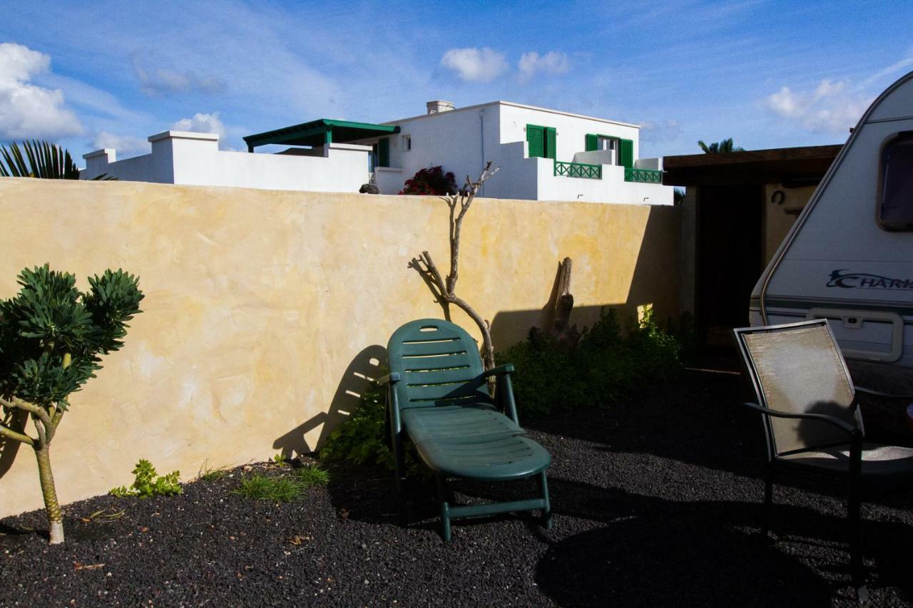 Caravan Apartment Tinajo Eksteriør bilde